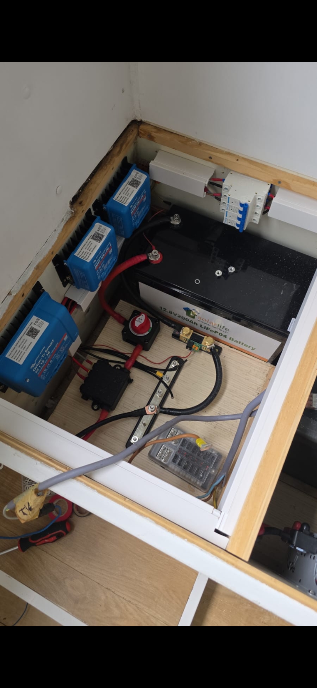 Installation électrique de van nécessitant un contrôle sur place
