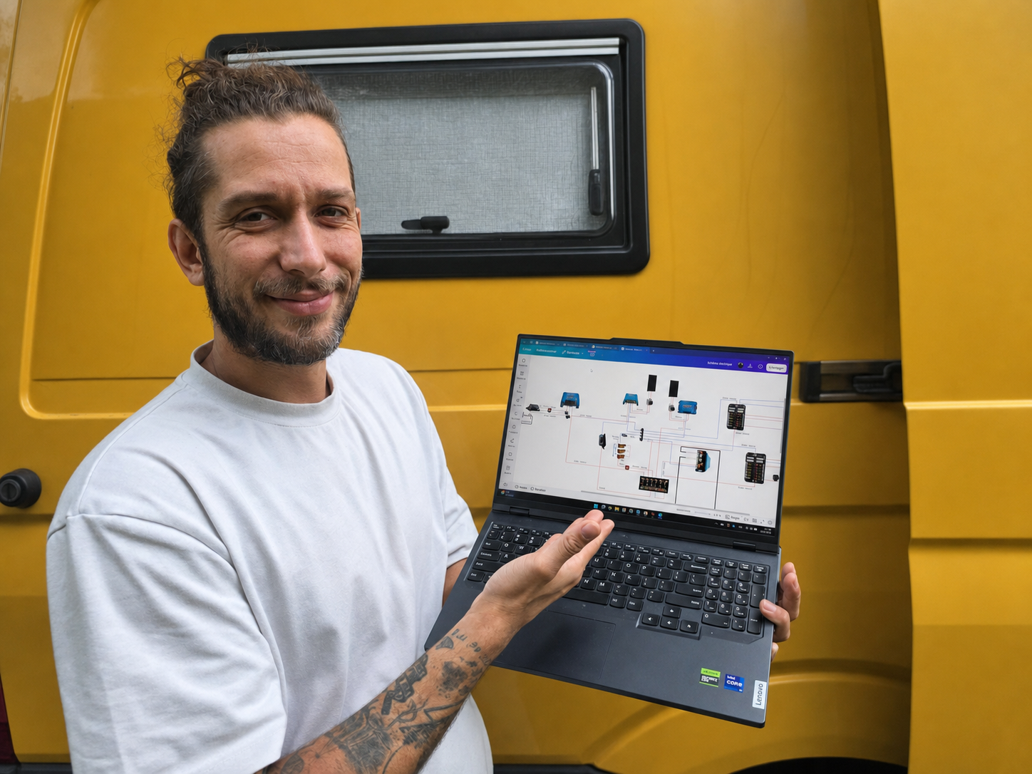 Gaël présente un schéma électrique personnalisé pour un van